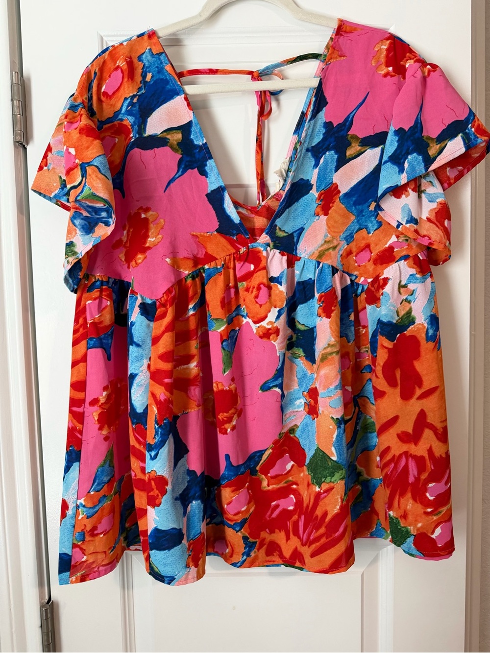 Vibrant Floral Flutter-Sleeve Women’s Top, Size Large
